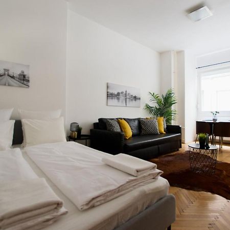 Standard Apartment By Hi5 - Petofi 12 Budapest Ngoại thất bức ảnh