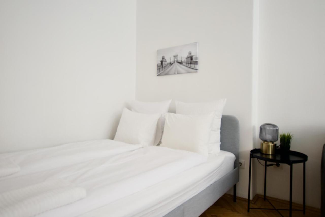 Standard Apartment By Hi5 - Petofi 12 Budapest Ngoại thất bức ảnh