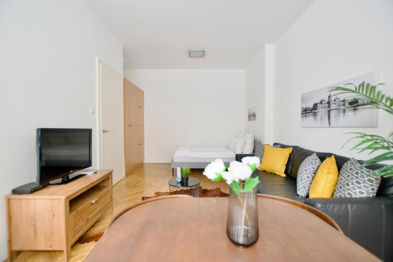 Standard Apartment By Hi5 - Petofi 12 Budapest Ngoại thất bức ảnh