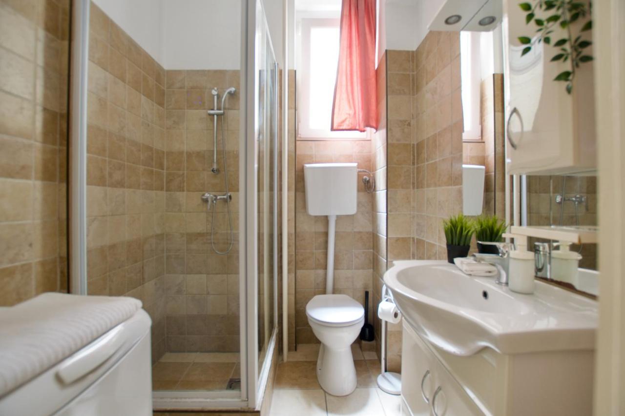 Standard Apartment By Hi5 - Petofi 12 Budapest Ngoại thất bức ảnh