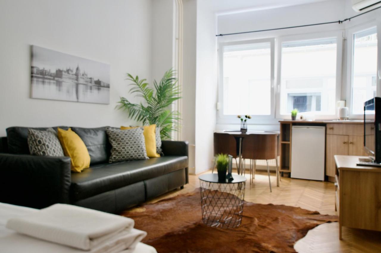 Standard Apartment By Hi5 - Petofi 12 Budapest Ngoại thất bức ảnh