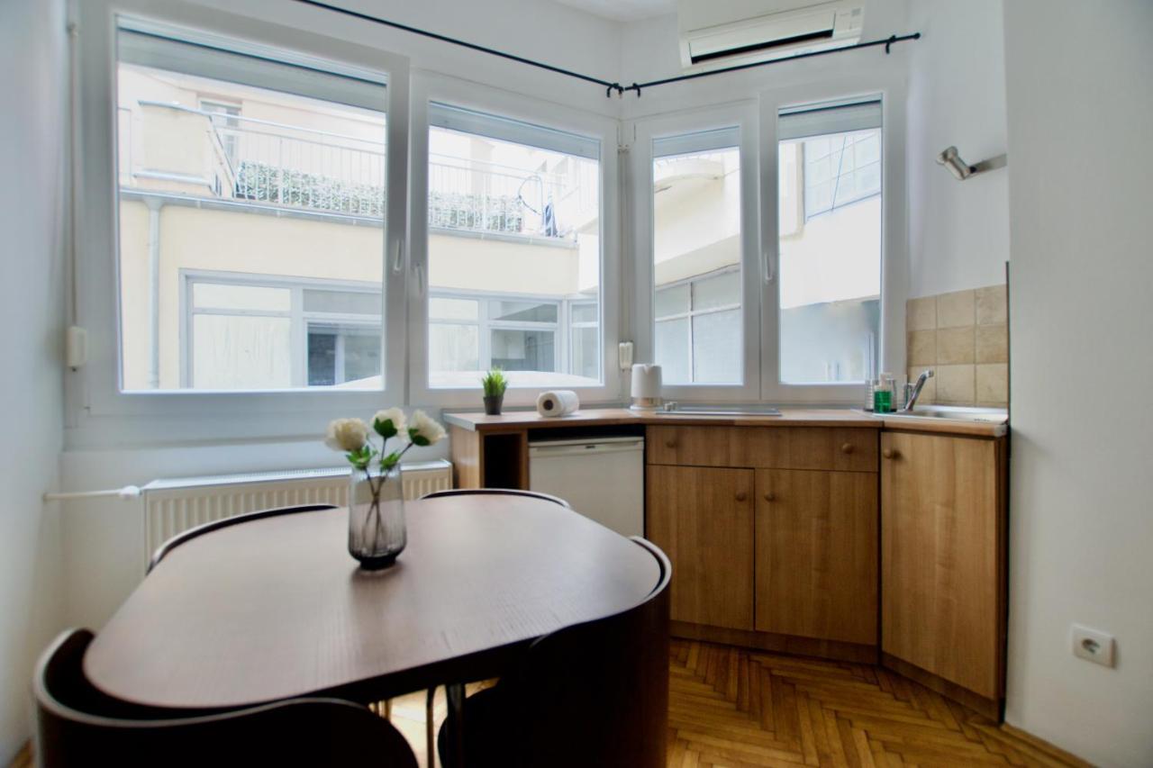 Standard Apartment By Hi5 - Petofi 12 Budapest Ngoại thất bức ảnh